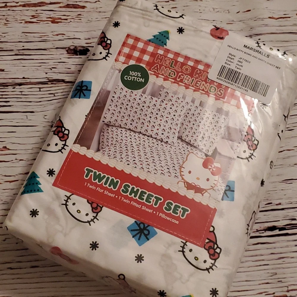 🆕️ SANRIO HELLO KITTY BOWS AND SANTA SHEET SET - TWIN